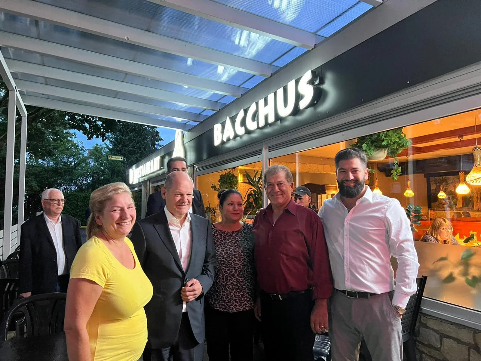 Lammhaxe mit Riesenbohnen und griechischen Kartoffeln